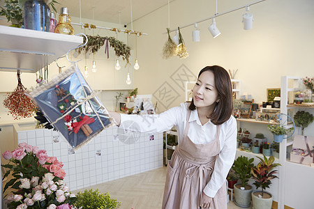 评价微笑成年女子花店年轻女子韩国人图片
