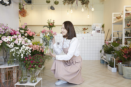 成人轮廓职业的花店年轻女子韩国人图片