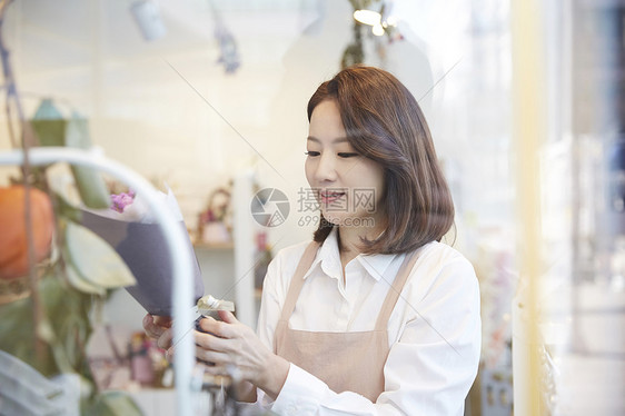 窗分庭律师上身花店年轻女子韩国人图片