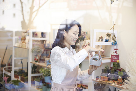 架子陈列店员花店年轻女子韩国人图片