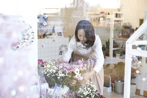 围裙微笑评价花店年轻女子韩国人图片