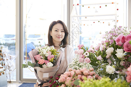 窗微笑上身花店年轻女子韩国人图片