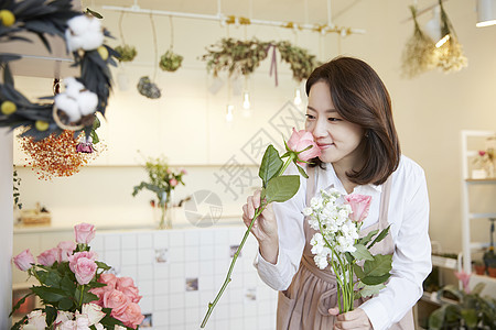 轮廓职业的强烈的感情花店年轻女子韩国人图片