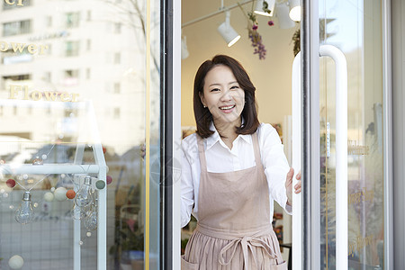 新生代职业的窗花店年轻女子韩国人图片