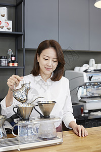 上身秘书特写镜头咖啡馆咖啡师韩语图片