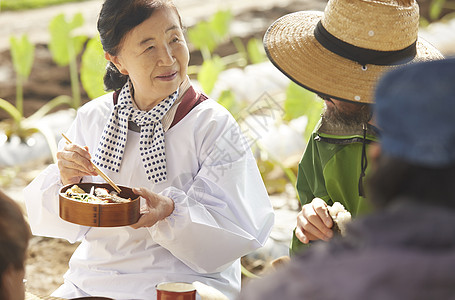 外国人体验种植生活图片