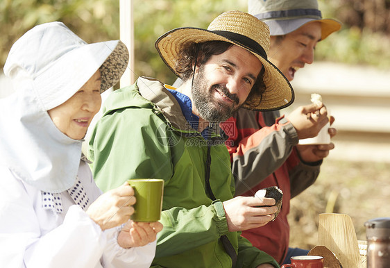 外国人体验农业种植生活图片