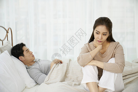 成年男子成人卧室情侣韩国人图片