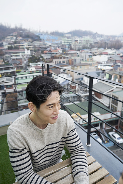 高清照片下载,该高清照片标题为30岁护墙分钟生活成熟男韩国人,编号