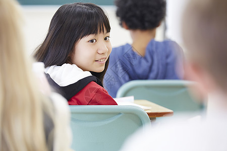 国际学校课程的女孩图片