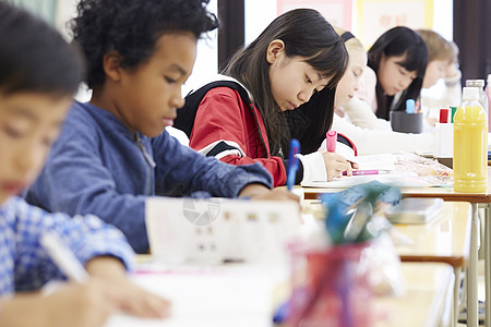 户内教室小学生国际学校课堂现场图片素材