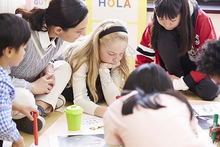 国际学校小学生交流学习图片