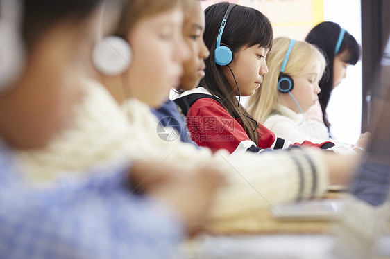 小学生上国际学校在线课程图片