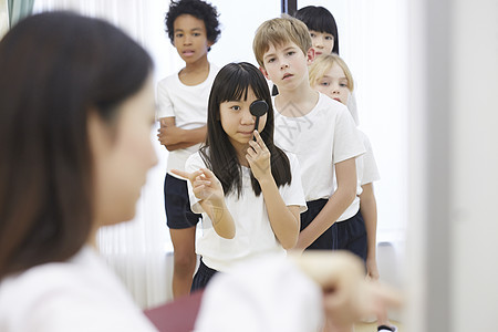 小学生检测视力图片