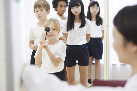 小学生检测视力图片