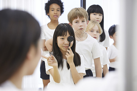 小学生体检视力检查图片