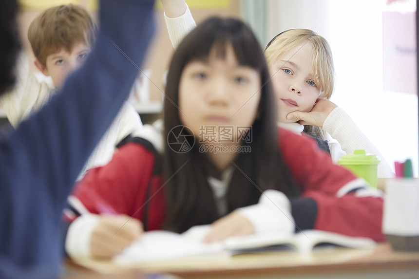 国际学校上课课堂现场高清图片下载-正版图片502167180-摄图网