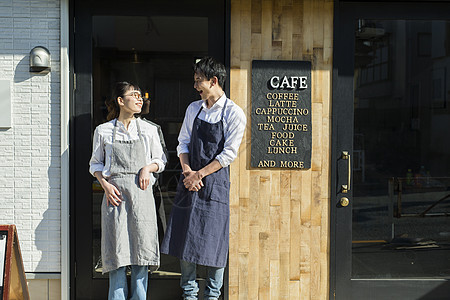 家庭朋友日本人嫁给了一家咖啡馆的食品企业图片