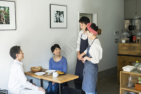 有机商店经理兜帽在咖啡馆工作的员工和客户食品业务图片