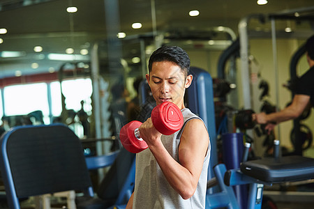 商人手机活跃半身照公司职员在健身房锻炼的人背景