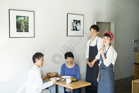 女士们作品烹饪在咖啡馆工作的员工和客户食品业务图片