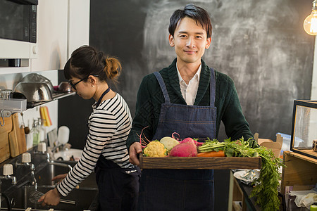 夫妇人物就职典礼嫁给了一家咖啡馆的食品企业图片