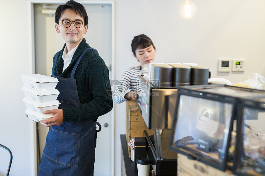 男商务有机嫁给了一家咖啡馆的食品企业图片