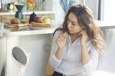 上班族早餐商务人士职业女为早晨做准备图片