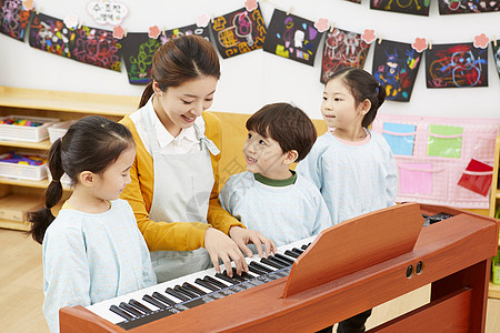 钢琴键盘毒蛇玩煽动幼儿园孩子老师韩语背景