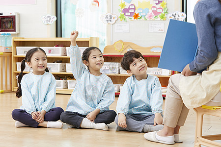 幼儿园上课举手图片