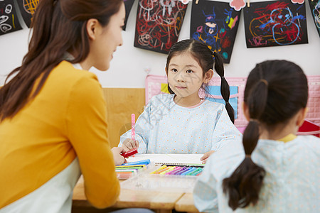 教招考试幼儿园老师教小朋友画画背景