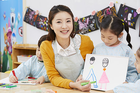 女孩在一起门厅幼儿园孩子老师韩语图片