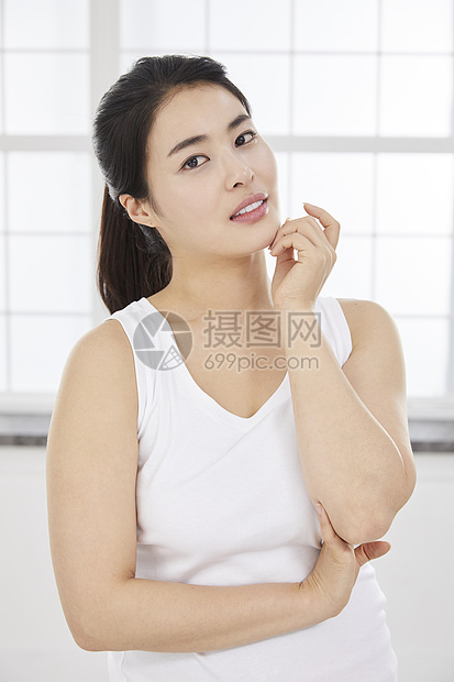 该高清照片标题为特写镜头微笑近距离生活美丽健康女韩国人,编号