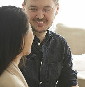 幸福甜蜜的夫妇图片