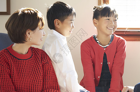 男女小孩说话背景