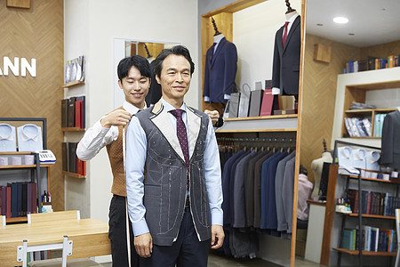 挂绳50多岁商店西装商人客户时装设计师韩国人图片