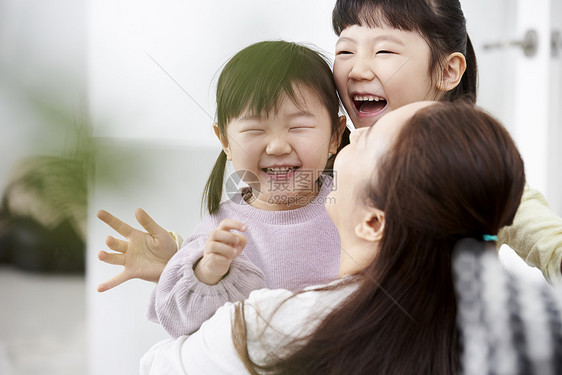 表示前视图神谕住房生活家庭母亲女儿韩国人图片