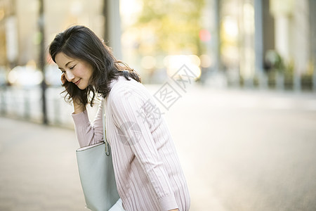 优雅职场女性形象图片