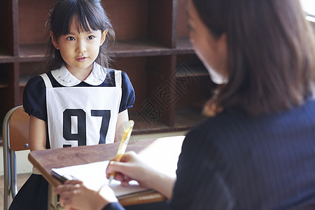 面试的女孩图片