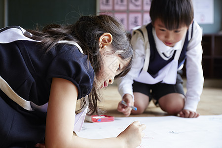 认真学习的儿童图片