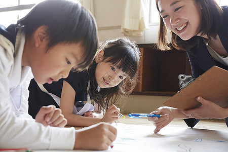 认真学习的儿童图片