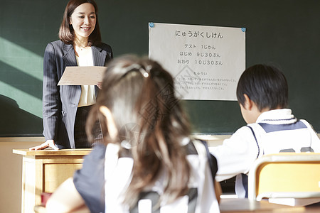 认真学习的儿童图片