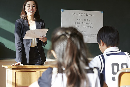 入学考试认真学习的儿童背景