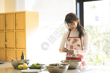 单人女人做饭图片