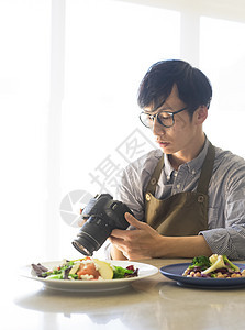 围裙度假菜肴男子食物图片