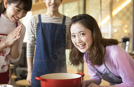 厨艺学校注视镜头肖像烹饪课图片