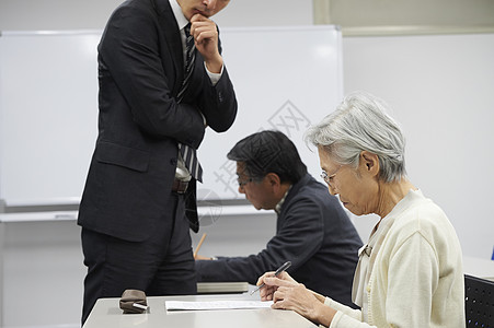 教室通知男高级参加讲座图片