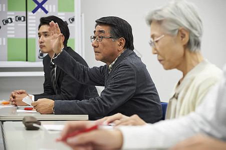 研讨会4人生意人高级参加讲座图片