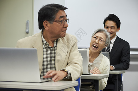 笑容小学生终身学习高级参加讲座图片