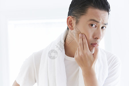 美貌的准备工作美容术有皮肤护理的男士图片